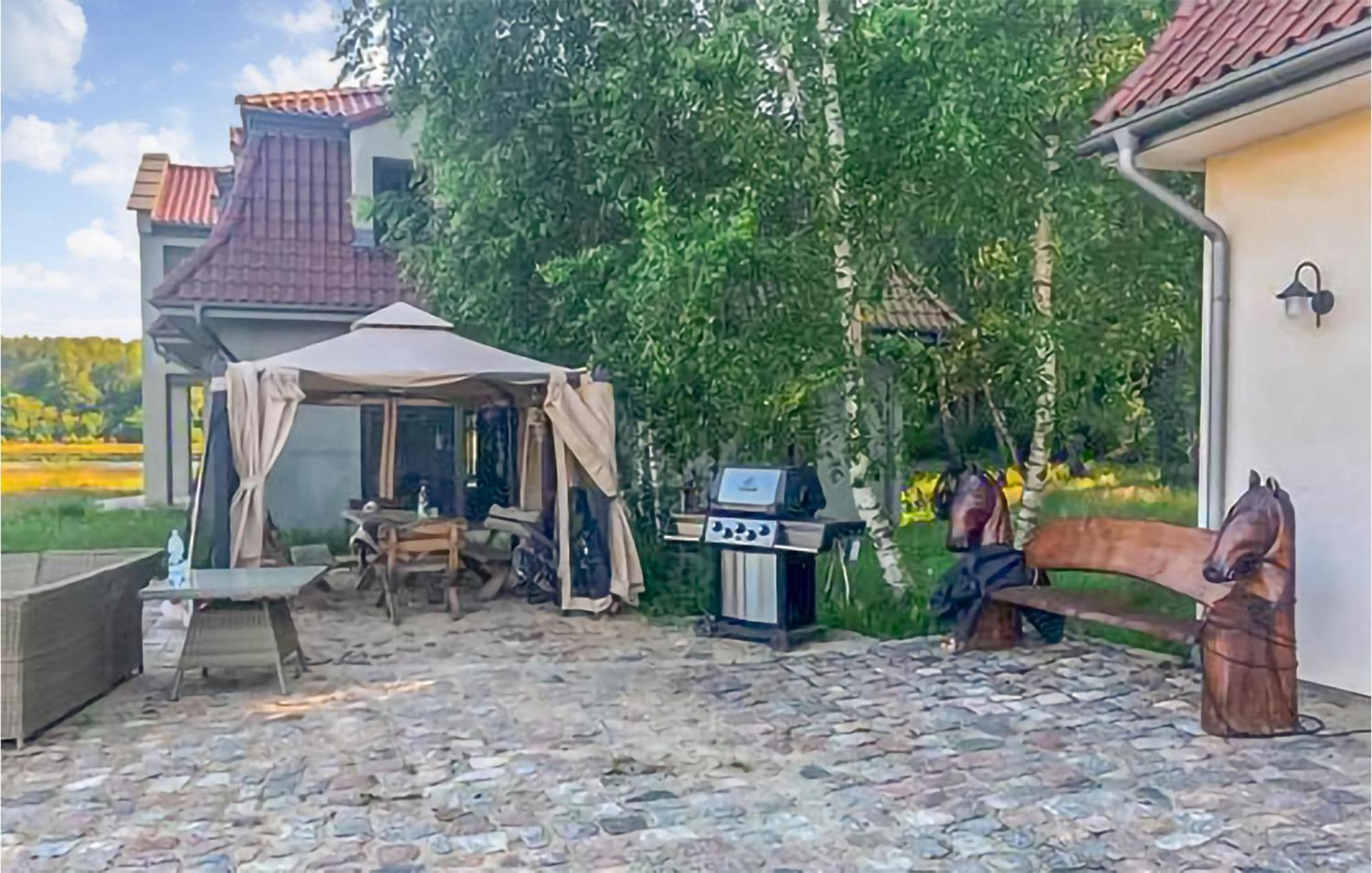 Amazing Home In Gniewino With Kitchen Kültér fotó