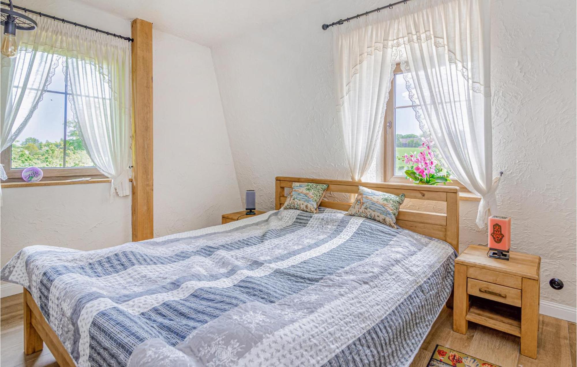 Amazing Home In Gniewino With Kitchen Kültér fotó